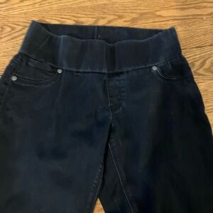 Cute black skinny legs with elastic waist and zips on bottoms!